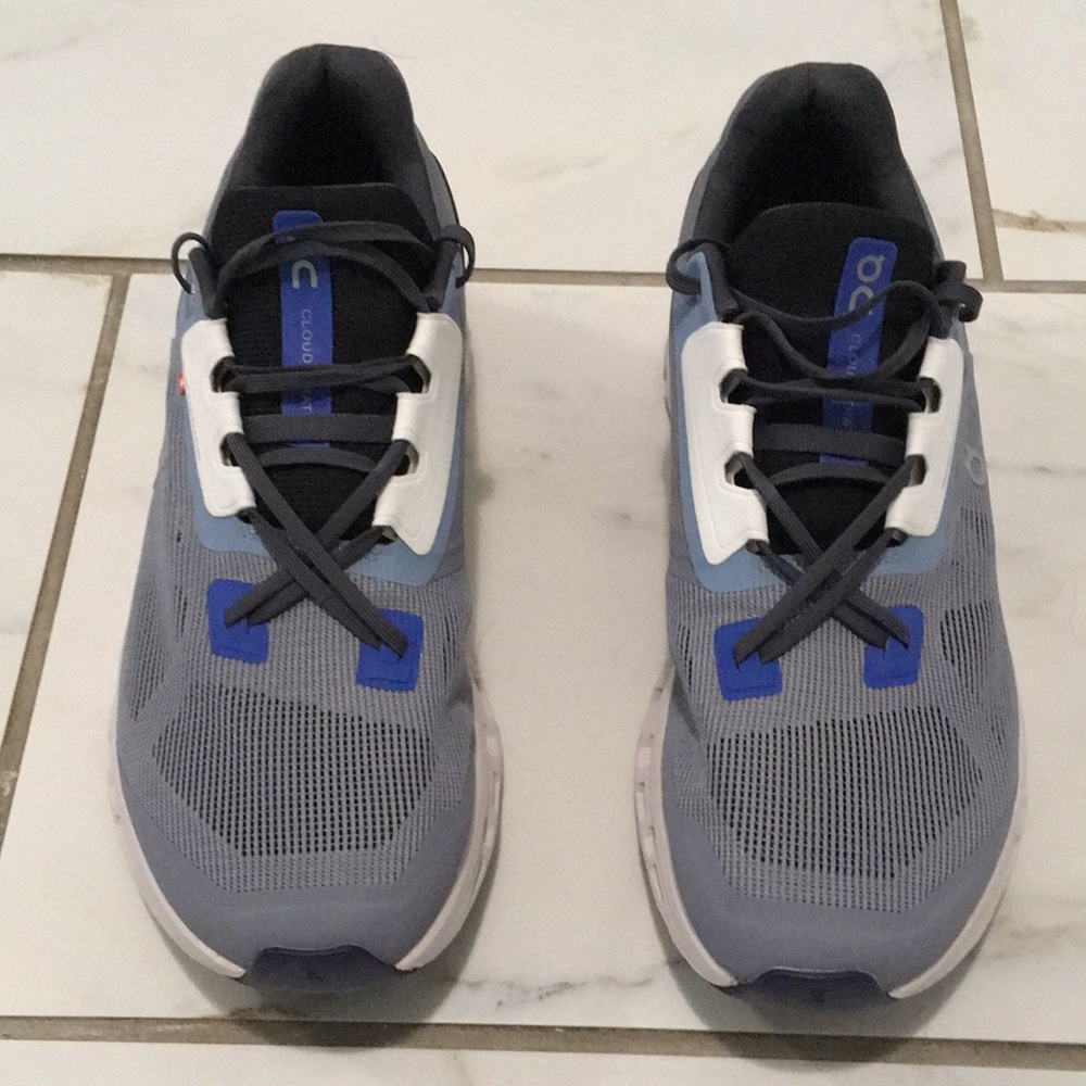 On cloud cloud stratus sneakers
